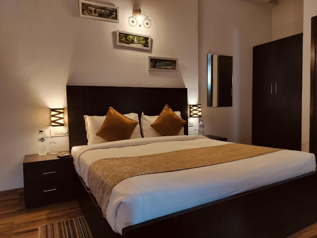 Pearl Suites At Omex Entrenity Vrindāvan المظهر الخارجي الصورة