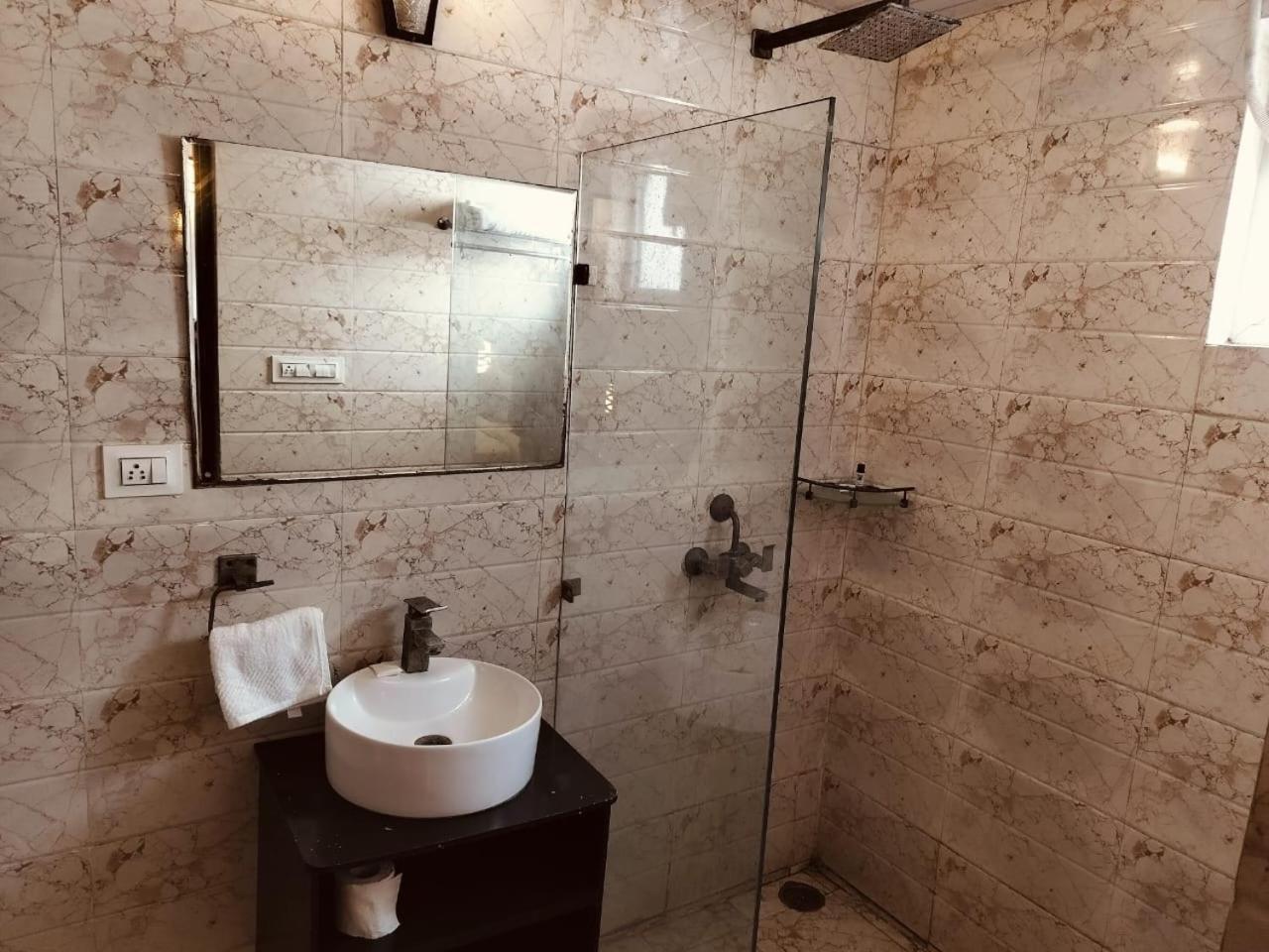 Pearl Suites At Omex Entrenity Vrindāvan المظهر الخارجي الصورة