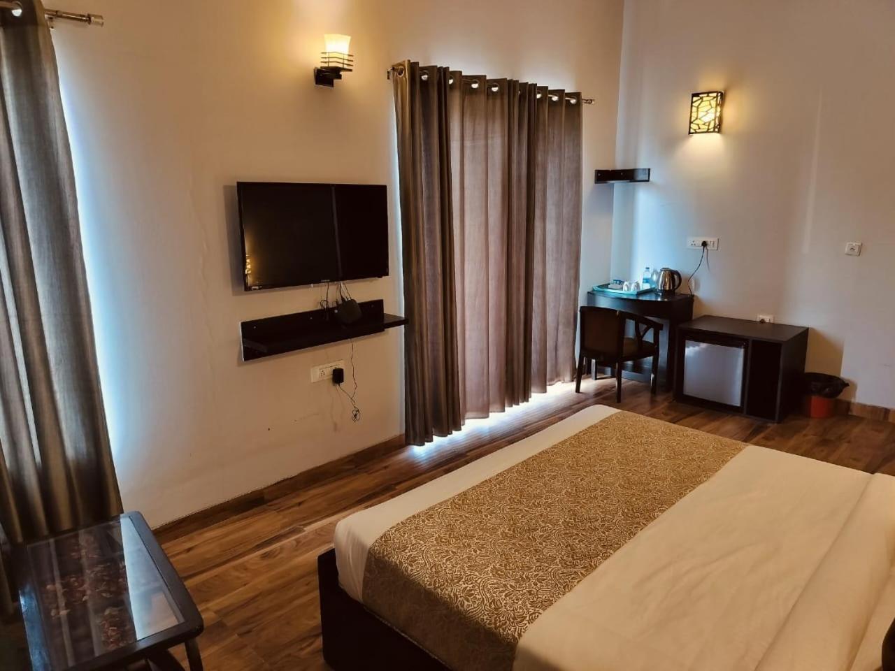 Pearl Suites At Omex Entrenity Vrindāvan المظهر الخارجي الصورة