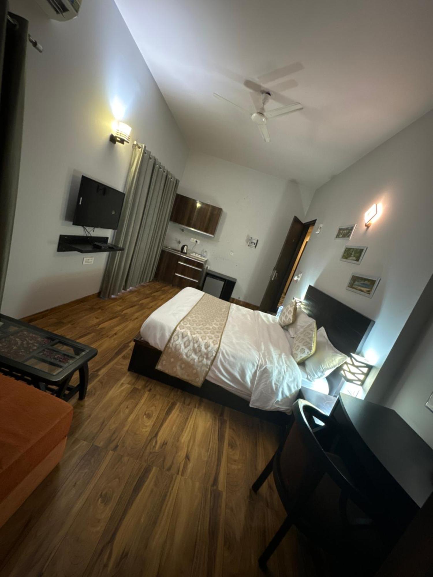 Pearl Suites At Omex Entrenity Vrindāvan المظهر الخارجي الصورة