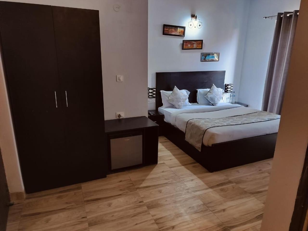Pearl Suites At Omex Entrenity Vrindāvan المظهر الخارجي الصورة