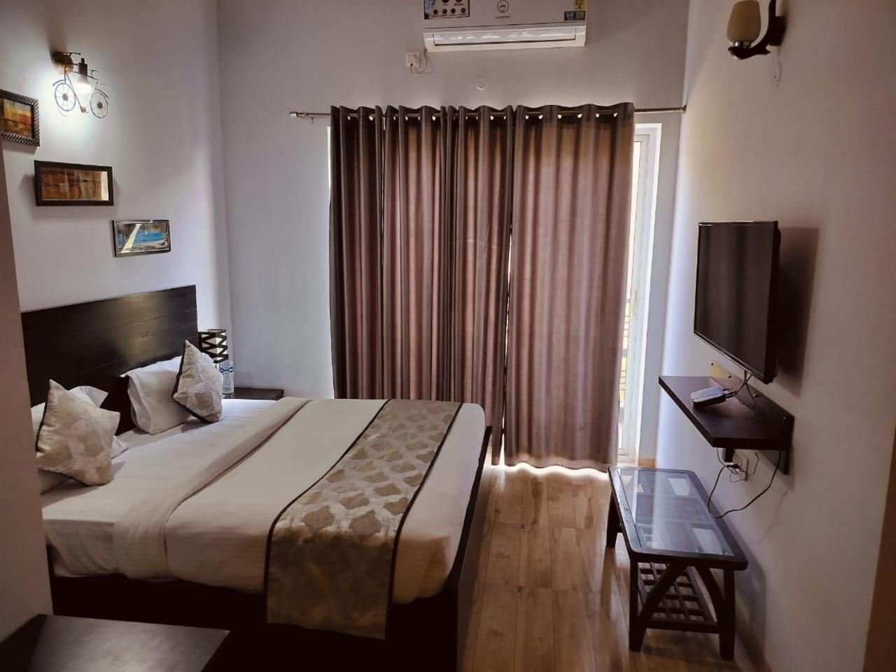 Pearl Suites At Omex Entrenity Vrindāvan المظهر الخارجي الصورة