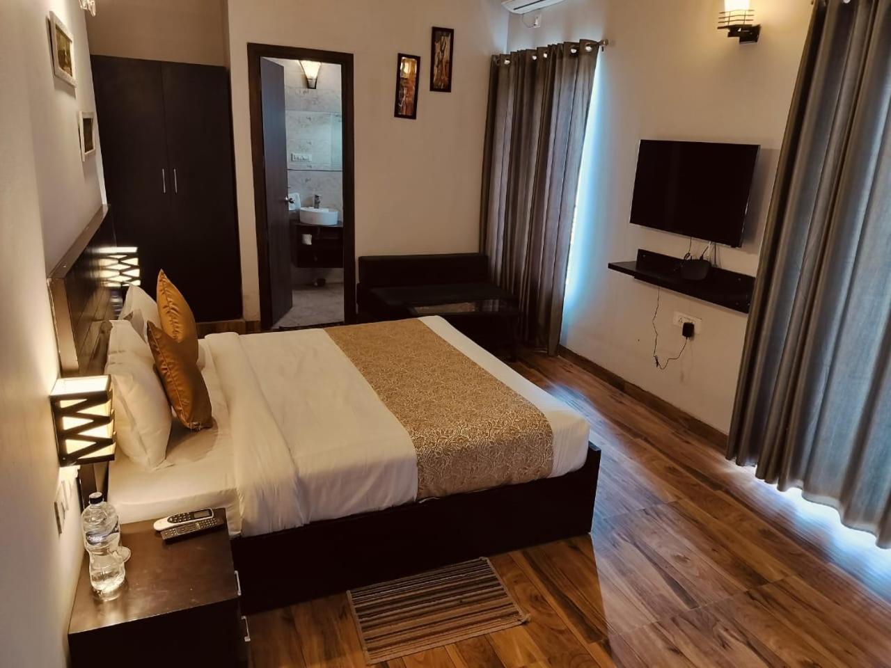 Pearl Suites At Omex Entrenity Vrindāvan المظهر الخارجي الصورة