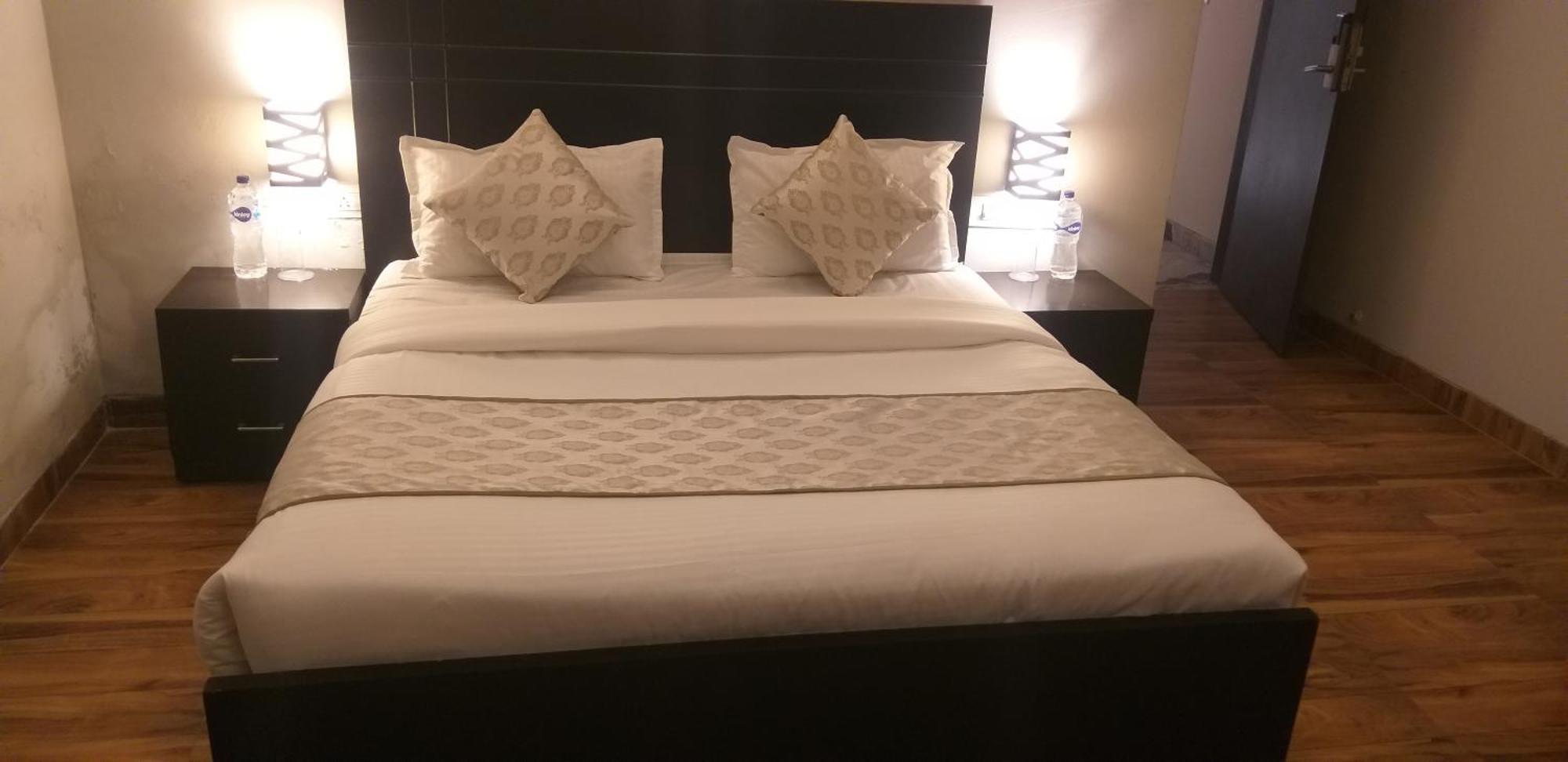 Pearl Suites At Omex Entrenity Vrindāvan المظهر الخارجي الصورة