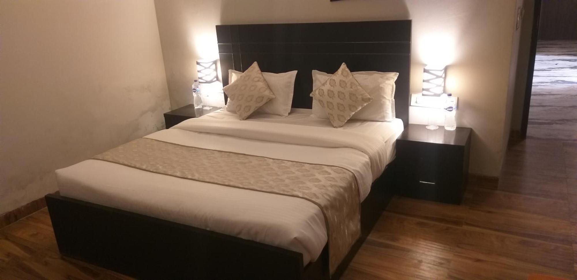 Pearl Suites At Omex Entrenity Vrindāvan المظهر الخارجي الصورة