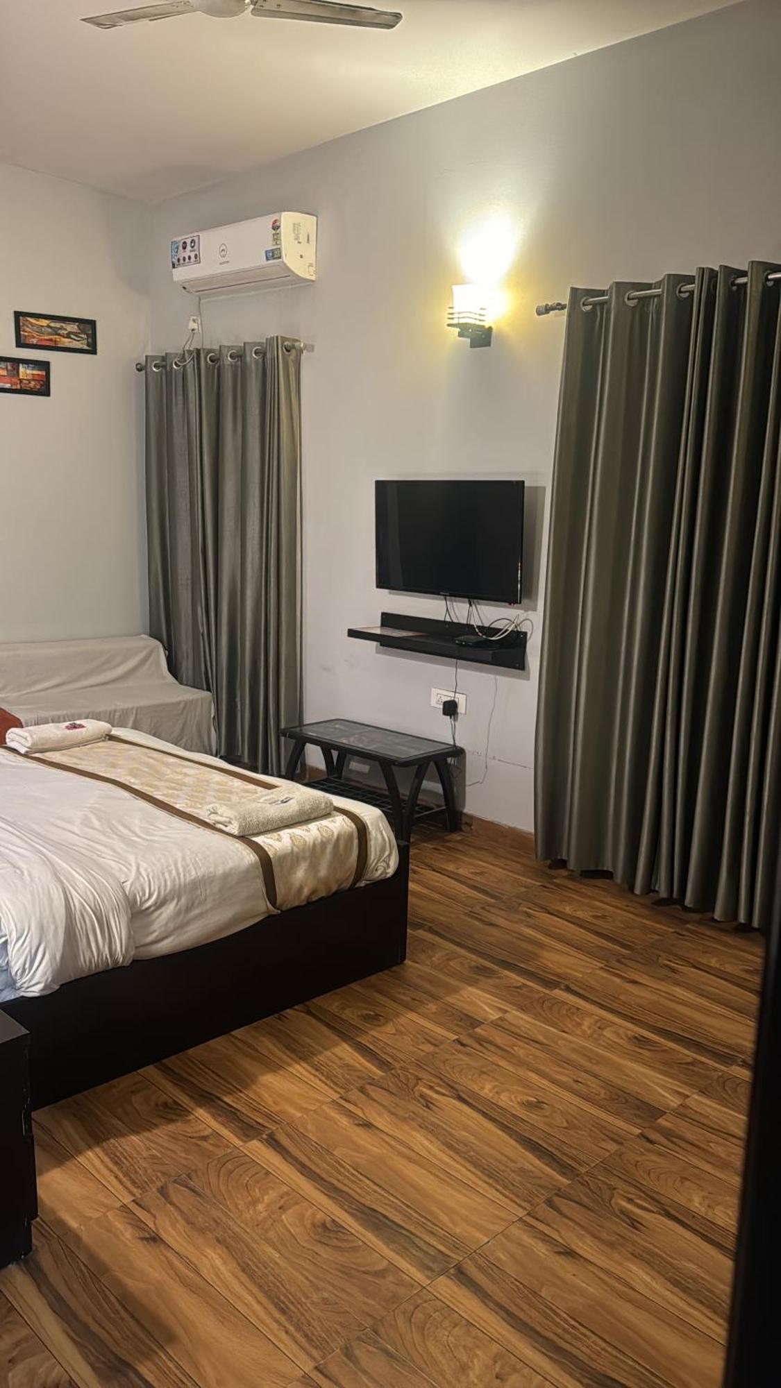 Pearl Suites At Omex Entrenity Vrindāvan المظهر الخارجي الصورة