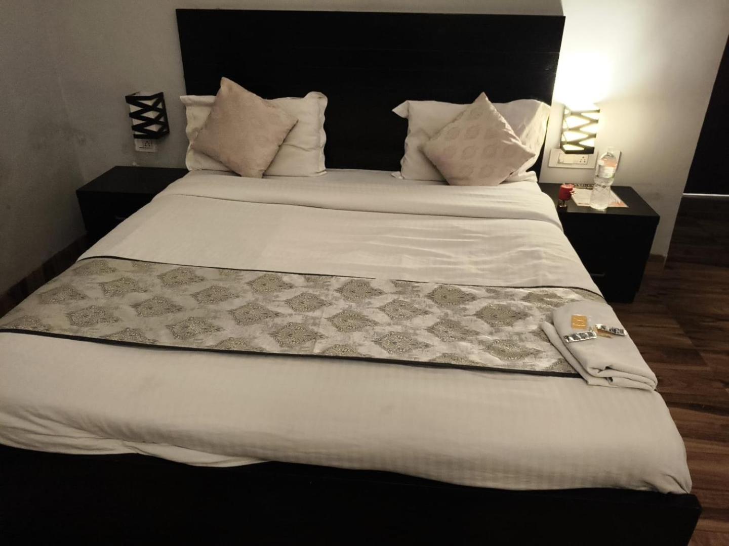 Pearl Suites At Omex Entrenity Vrindāvan المظهر الخارجي الصورة
