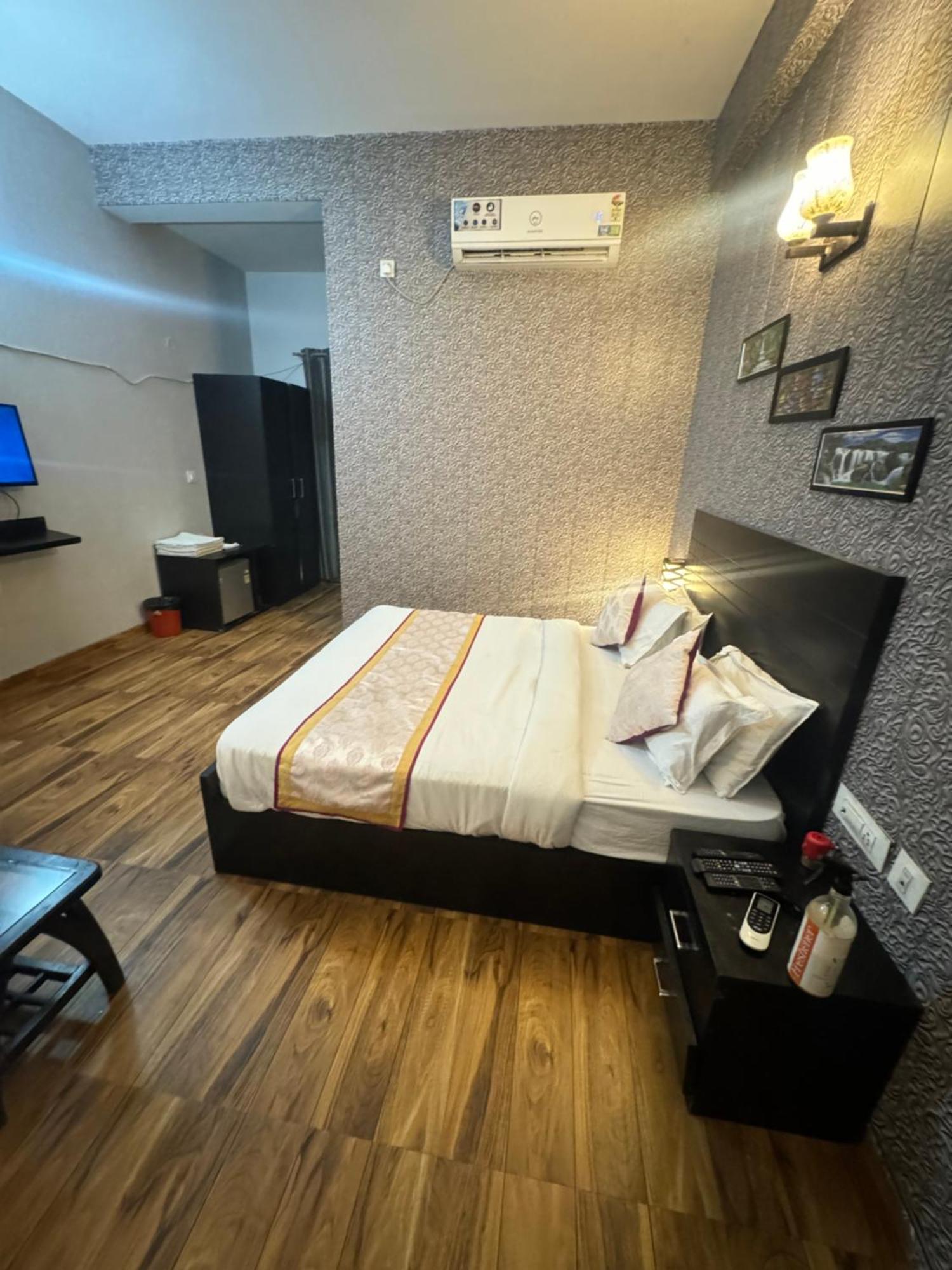 Pearl Suites At Omex Entrenity Vrindāvan المظهر الخارجي الصورة
