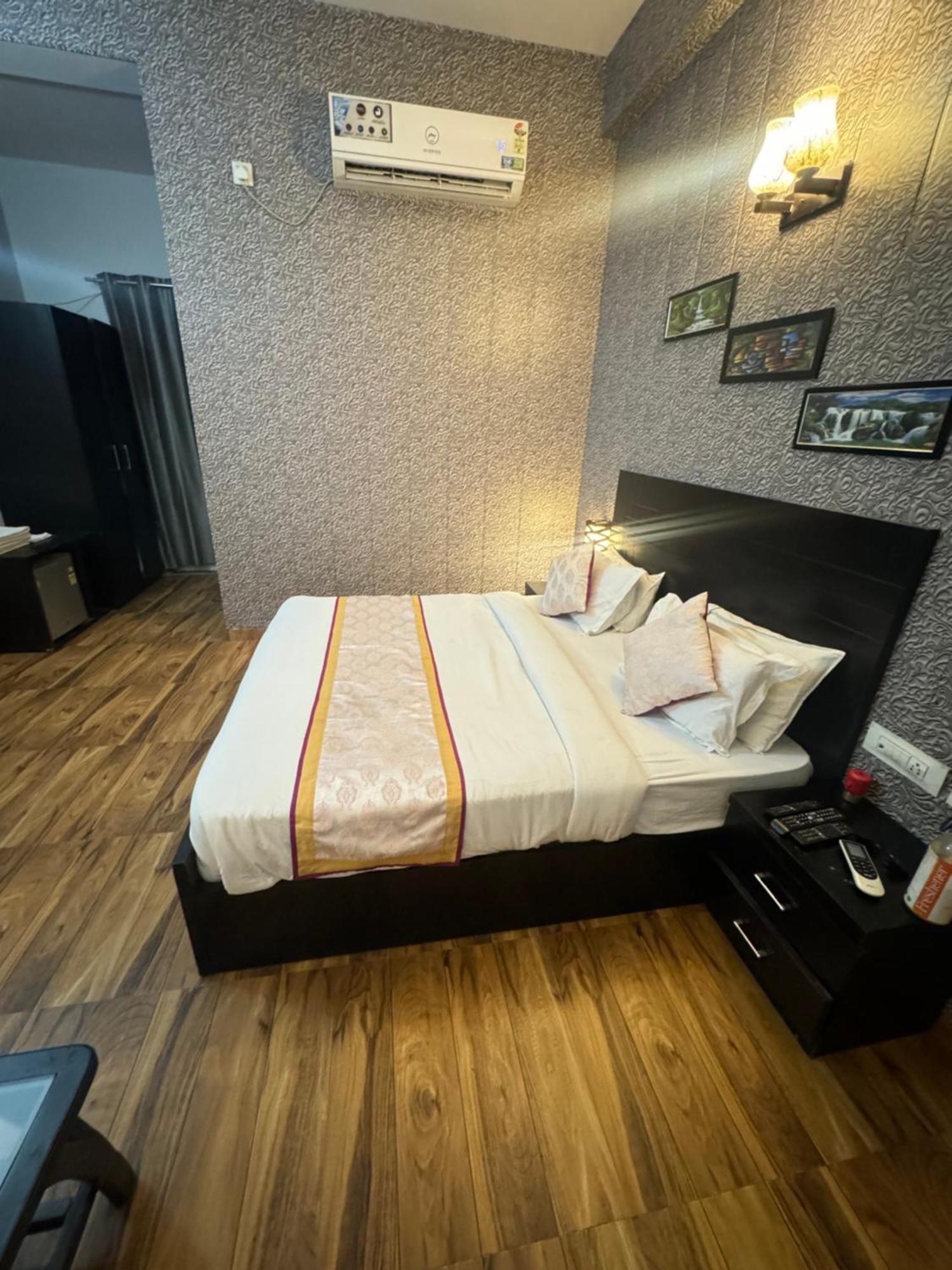 Pearl Suites At Omex Entrenity Vrindāvan المظهر الخارجي الصورة